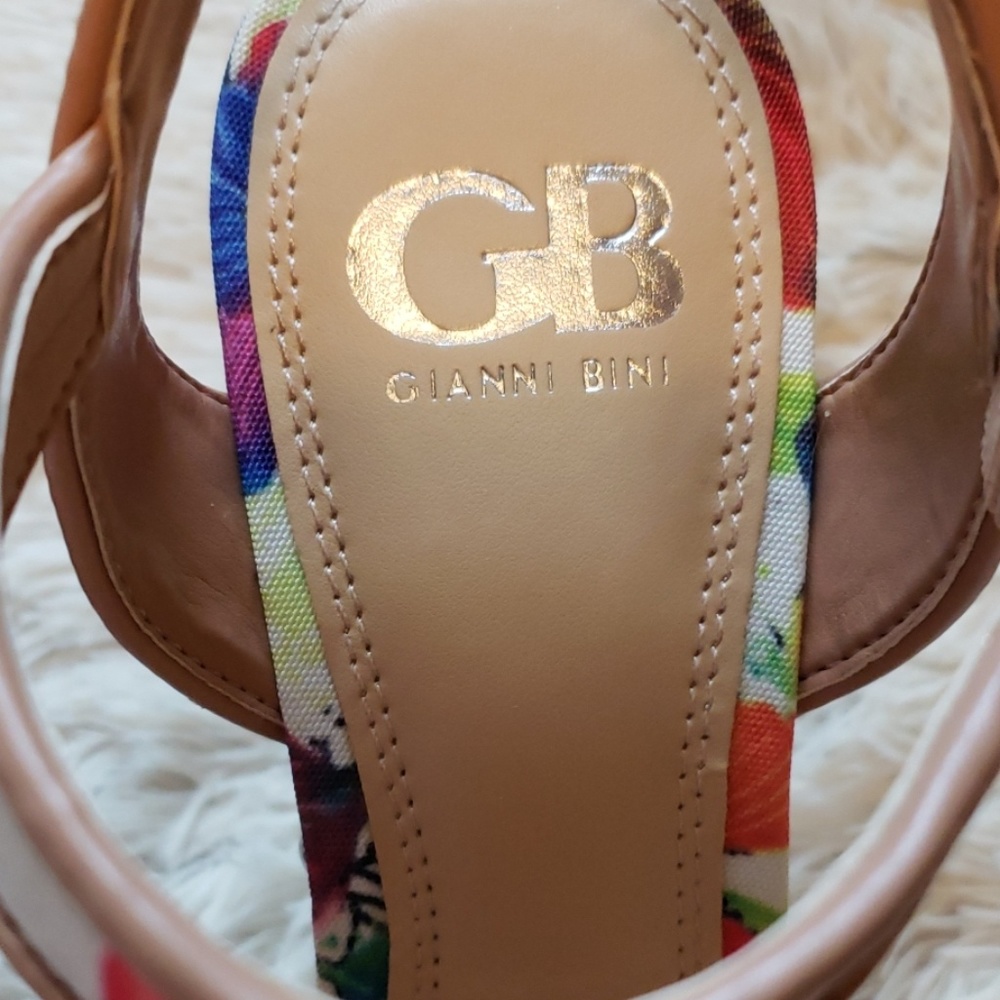 NWT Gianni Bini | Floral Platform Heels - Picture 3 of 6
